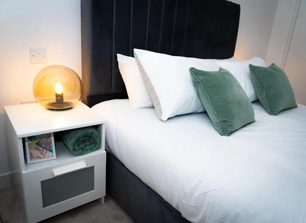 Apartment In Royal Docks London contacts